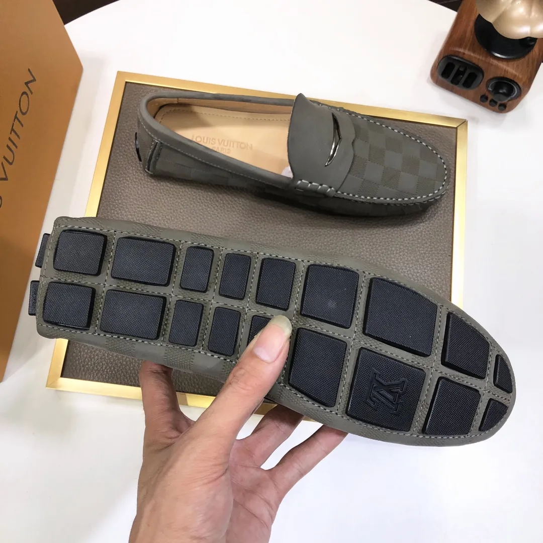 Men's men's shoes 💰420💰 [LV Doudou shoes] (water-dyed cowhide lining) new model is on the market, available on the official website. The new Doudou shoes are processed into single-color materials, and the uppers are made of imported cowhide material. The body of the shoe is fully hemmed with mark thread, and is lined with imported original cowhide leather. The elegant shoe shape is super suitable for all-matching, and the size is 38-44.